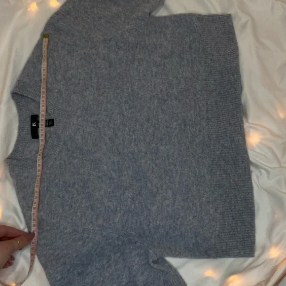 Banana Republic | 100% Cashmere | Light Gray Sweater - Picture 10 of 15